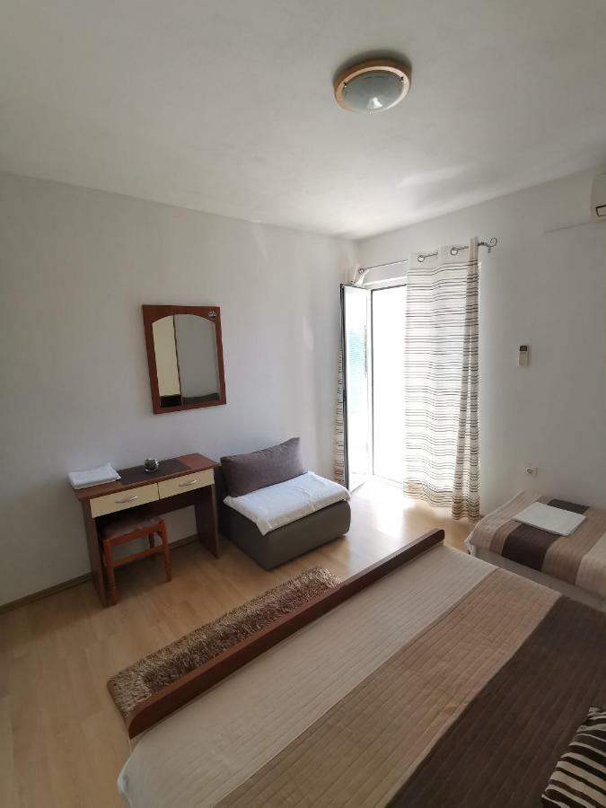 Apartments Moso Tucepi Exterior photo